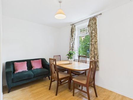 4 bedroom semi-detached house to rent - Photo 2