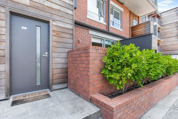 Modern & Stylish Living in the Heart of Hobsonville Point - Photo 1