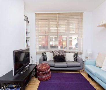 A wonderful four bedroom period house, with two bathrooms and a cou... - Photo 1