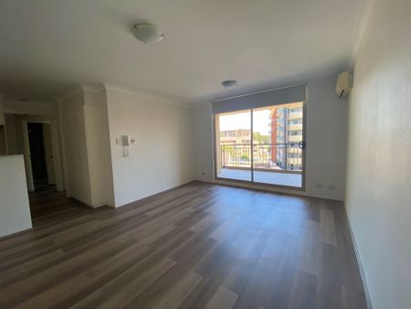 Two-Bedroom Unit - Walking distance to Parramatta CBD - Photo 4
