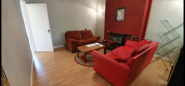 4 bedroom house of multiple occupation to rent - Photo 1