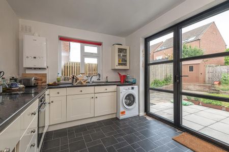 3 bedroom semi-detached house to rent - Photo 4