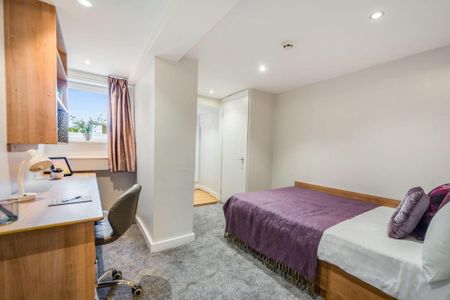 3 bedroom flat to rent - Photo 5