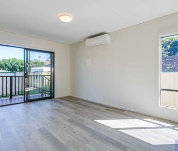 🏡✨ Modern Comfort & Easy Living in a Quiet Boronia Heights Location! - Photo 2