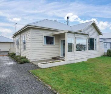 Spacious Four-Bedroom Villa with Character and Comfort - Photo 2