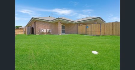 "Modern and Low-Maintenance" - Photo 5