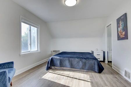 Detached Home For Lease | W9253113 - Photo 4