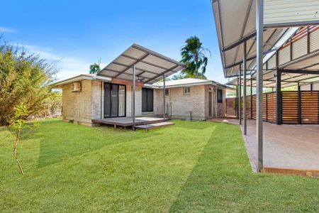 BEAUTIFULLY RENOVATED FAMILY HOME - Photo 5