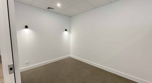 Apartment on Queen St - Photo 1