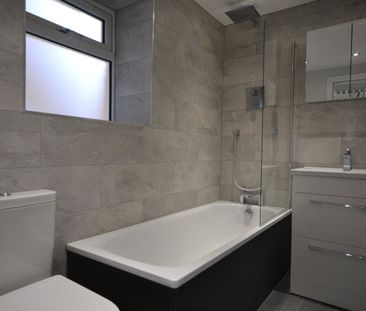 Flat to rent - St. Johns Hill, Sevenoaks, TN13 - Photo 2