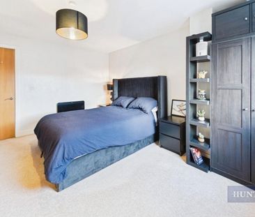 2 bedroom Flat To Let - Photo 2