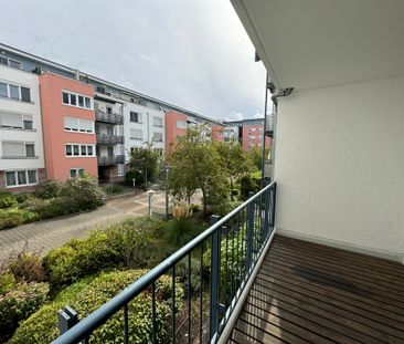 Wunderschöne 2 Zi.- Wohnung mit 2 Balkonen und EBK in der beliebten Neustadt - Foto 2