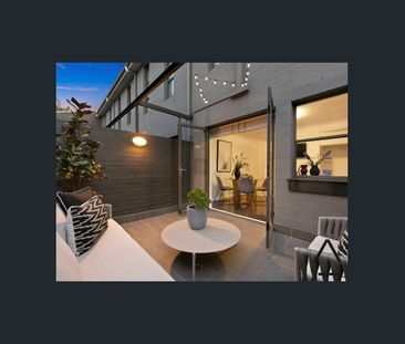 Light filled boutique townhouse with an entertainers' courtyard - Photo 6