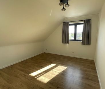 Gerenoveerd 2-kamerduplexappartement met overdekte autostaanplaats - Photo 3