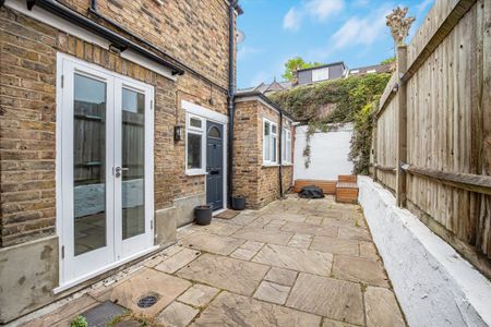Dinsdale Road, SE3, London - Photo 3