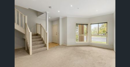 2 Bedroom Apartment with Park Views - Photo 3