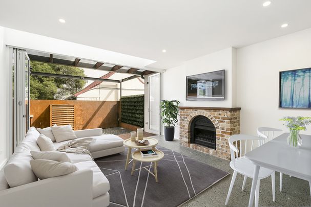 Modern 4 Bedroom House - Photo 1
