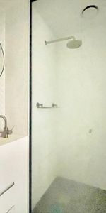 Epitome of Contemporary City Living - EQ Tower! （Lease End 28/07/2026） - Photo 3