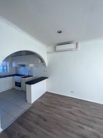 Cosy and comfortable in Oak Park! - Photo 3