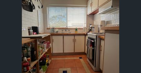 Spacious Unit - Photo 5