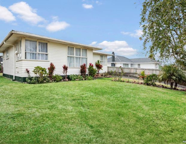 Mangere, 4 bedrooms - Photo 1