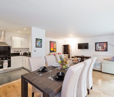 Apt. 60 Forbes Quay, Lazer Lane, Grand Canal Dk, Dublin 2 - Photo 2