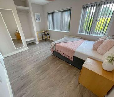 Pownall Square, L3 - Photo 4