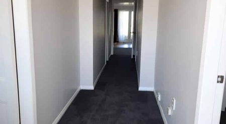 Tidy 4 Bedroom home plus free weeks rent - Photo 5