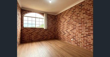 Duplex in Sought After Bossley Park! - Photo 3