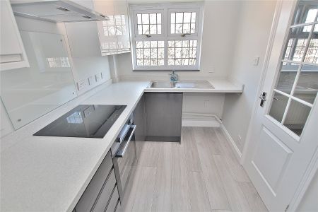 Lorne Gardens, Woking - 2 bedrooms Property for lettings - Seymours - Photo 5