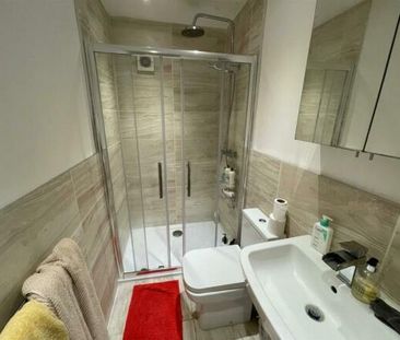 8 bedroom private hall to rent - Photo 2