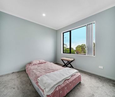 199D Whitney St - Near New- 3 Bedroom Townhouses - Photo 4