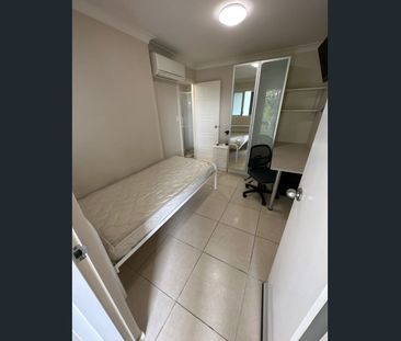 Air Conditioned Ensuite - Utilities & Internet Included! - Photo 2