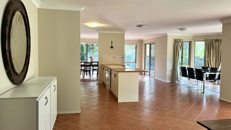 Luxury Furnished Home for Families - Photo 2