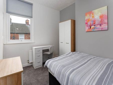 1 bedroom in a house share to rent - Photo 5
