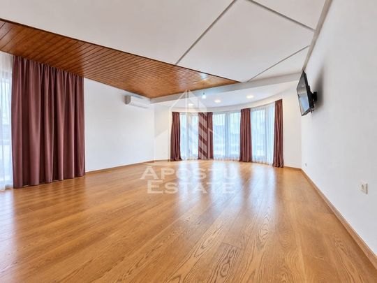 Vila generoasa,ideala pentru clinica ,zona Via Carmina - Photo 1