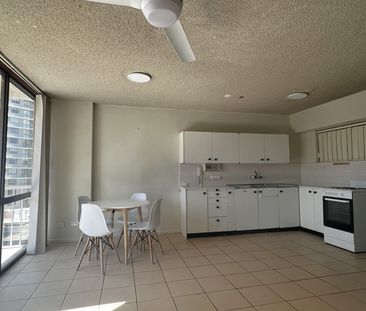 FURNISHED unit in the heart of Surfers Paradise! - Photo 2