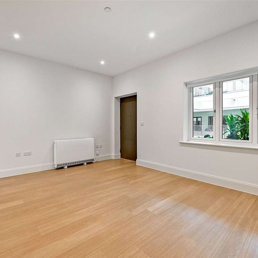 A modern one bedroom apartment in the much sought after Atrium building within the Horlicks Quarter. - Photo 1