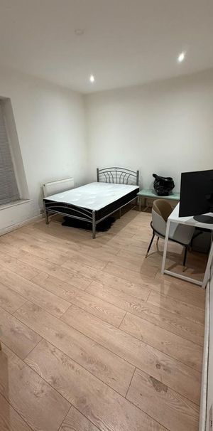 1 bedroom in a house share to rent - Photo 1