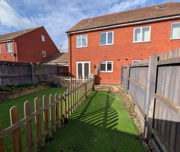 4 bedroom semi-detached house to rent - Photo 3