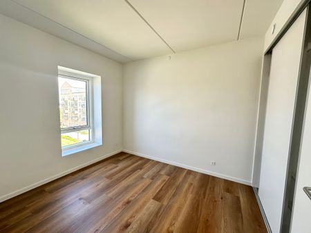 Lys 2-værelses lejlighed med altan i Nørresundby - Foto 3