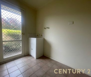Beautiful 2 Bedroom Unit in Sought-After Pocket of Edithvale - Photo 2