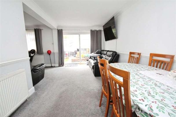 Udall Gardens, Romford, RM5 - Photo 1