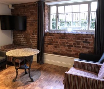 4 bedroom flat to rent - Photo 2