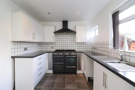 3 bedroom semi-detached house to rent - Photo 5