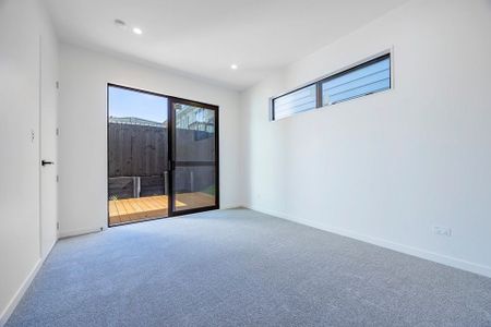 Luxury 4BR Home in Chatswood! - Photo 3