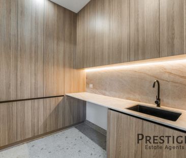 Luxurious Family Residence! - Photo 6