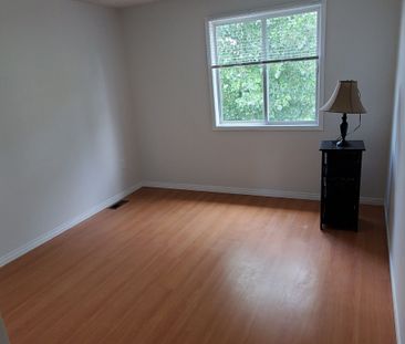 For Lease - 37 Rodgers Road, Guelph, Ontario - Photo 4