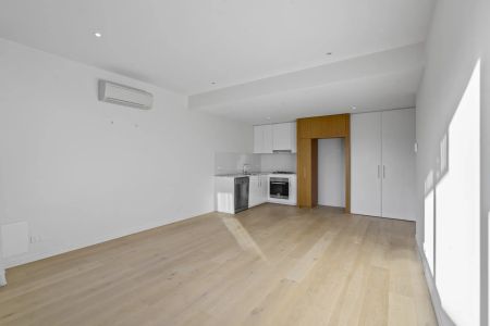 Bright Apartment in Great Location! - Photo 5