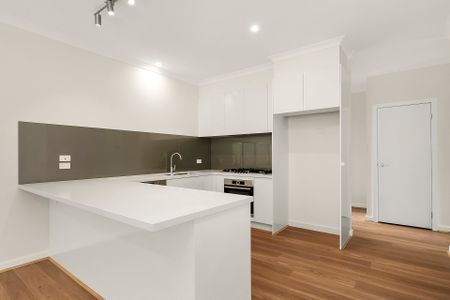 Neatly presented townhouse - Photo 2